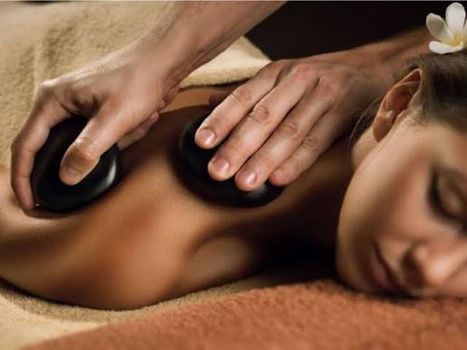 مساج أحجار ساخنة